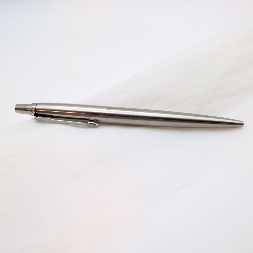 Parker Pen France Jotter Stainless Steel Chrome Ballpoint Rollerball 1.0m